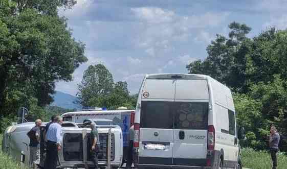 TEŽAK UDES NA MAGISTRALI KOD ČAČKA: Od siline udara automobil se prevrnuo! (FOTO)